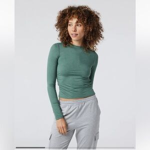 VUORI Long Sleeve Halo Ruched Tee in Sea Pine color